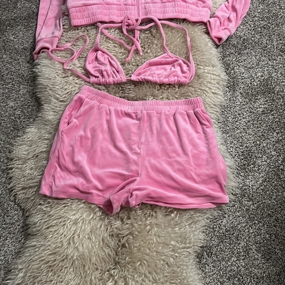 Fashion Nova 3 pieces Set - Picture 10 of 16